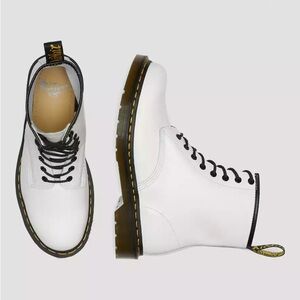 1460 Laced Optical White Dr.Martens Boots
